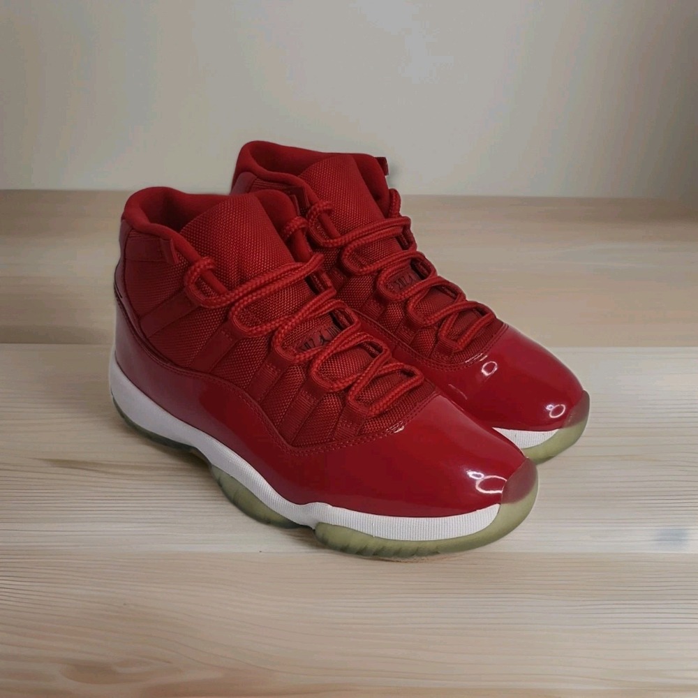 Nike Air Jordan 11 Retro Win Like '96 2017 Size (9) 378037-623 Red Black White